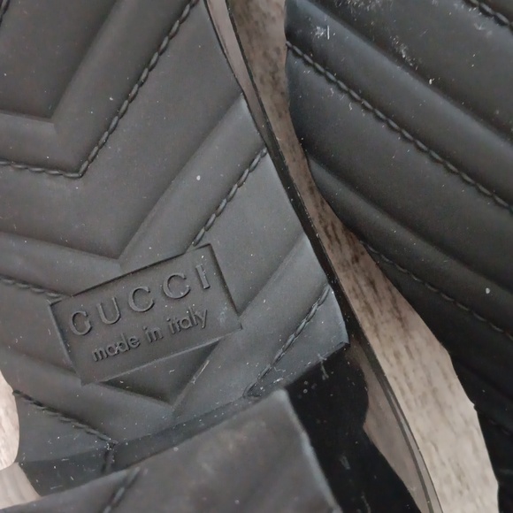 GUCCI..RUBBER HEEL SLIDES..SIZE 39 - Picture 6 of 8